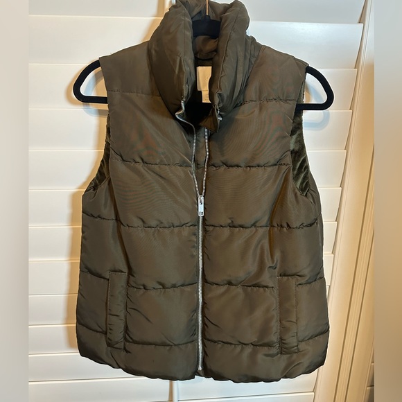 H&M Army Green Puffer Vest Size Small. Worn once. - Picture 1 of 4
